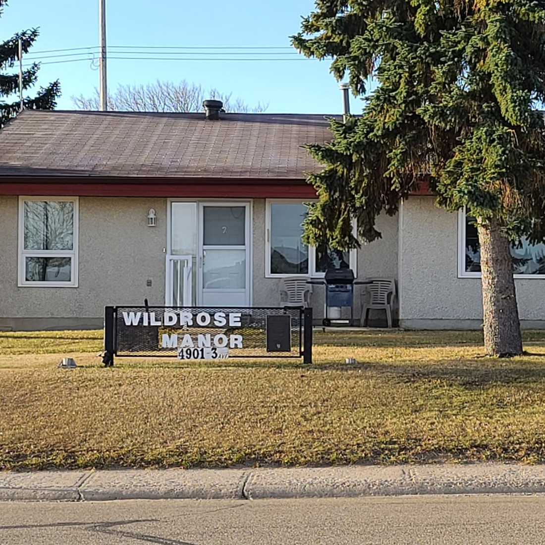 Wildrose Manor exterior view